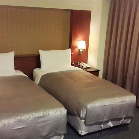 Jing Jing Holiday Hotel Kaohsiung Esterno foto