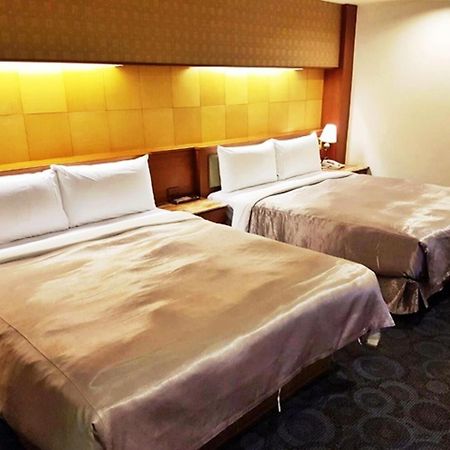 Jing Jing Holiday Hotel Kaohsiung Esterno foto