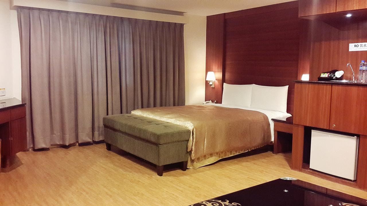 Jing Jing Holiday Hotel Kaohsiung Esterno foto