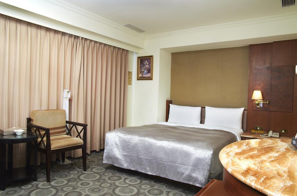 Jing Jing Holiday Hotel Kaohsiung Esterno foto