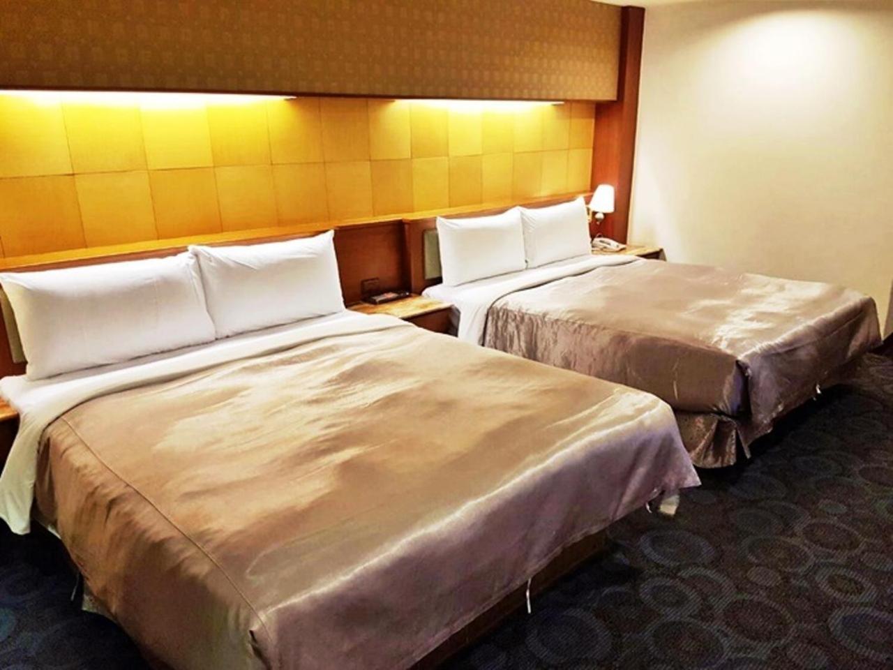 Jing Jing Holiday Hotel Kaohsiung Esterno foto