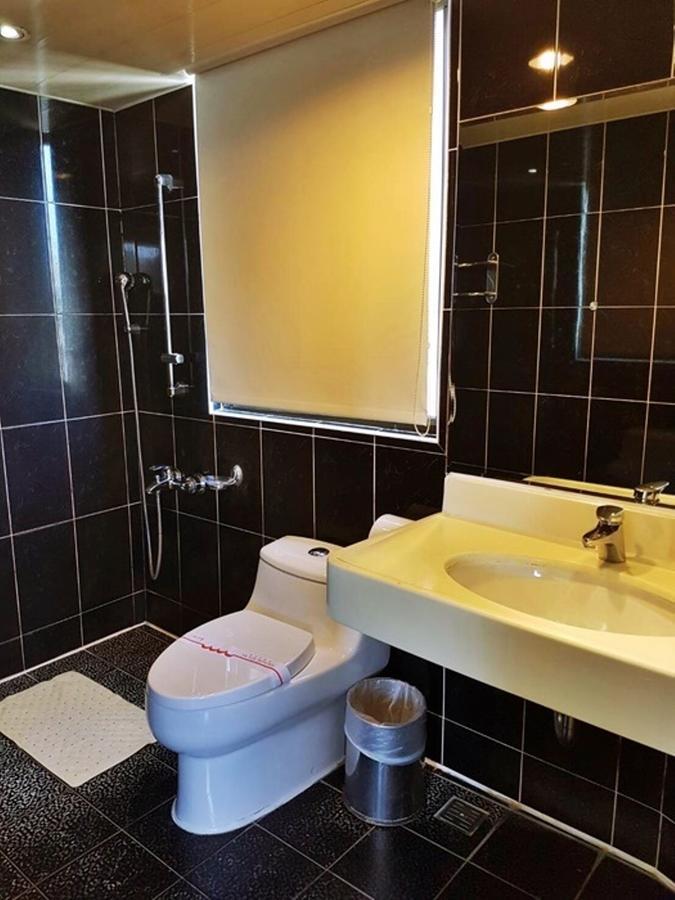 Jing Jing Holiday Hotel Kaohsiung Esterno foto