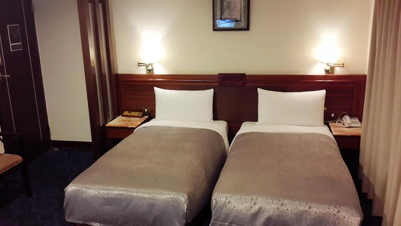 Jing Jing Holiday Hotel Kaohsiung Esterno foto
